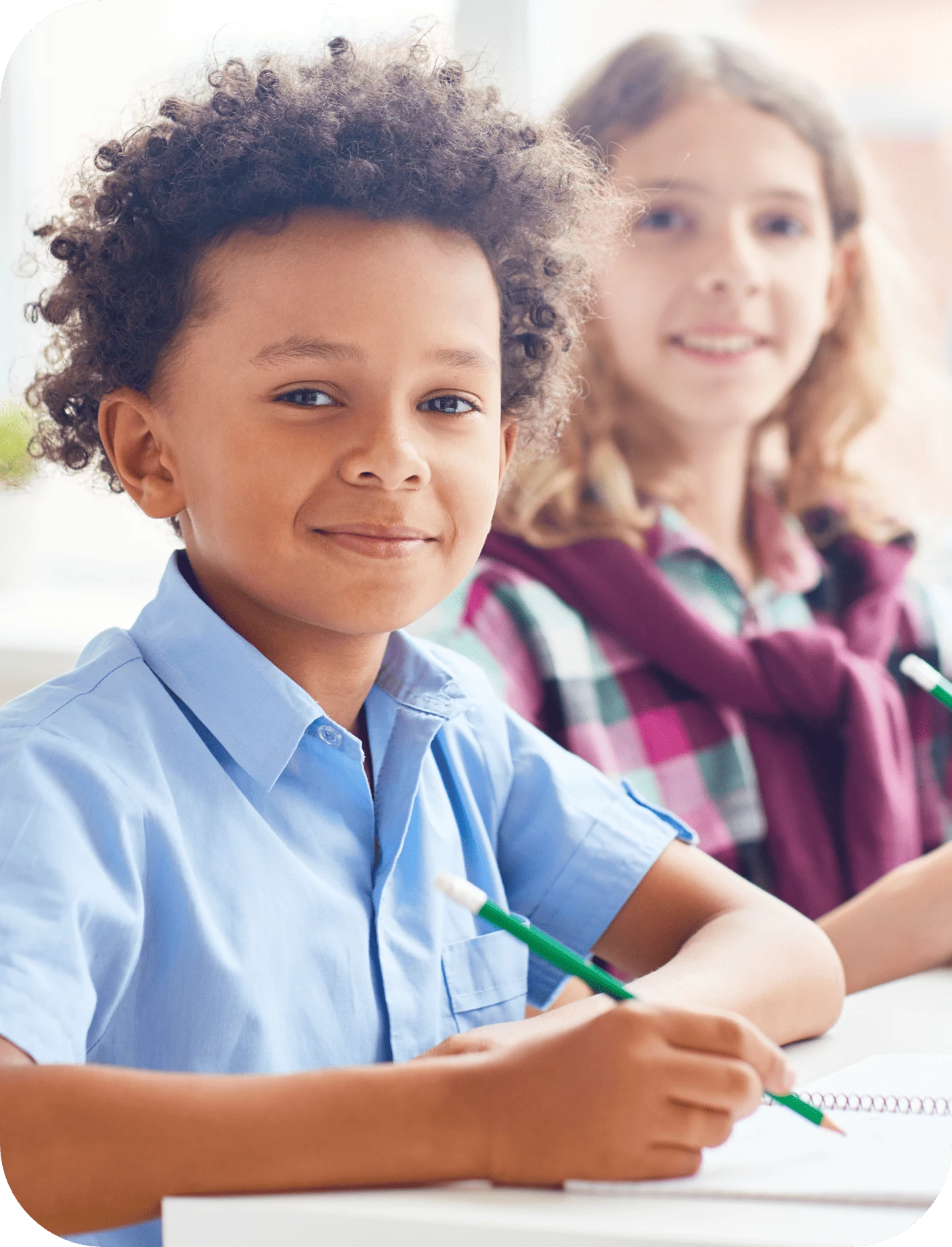Dois alunos estudando